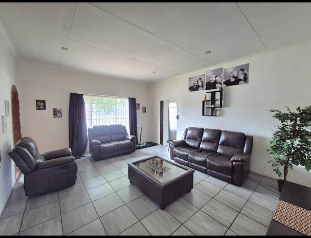 6 BEDROOM HOUSE FOR SALE IN BRAKPAN CENTRAL